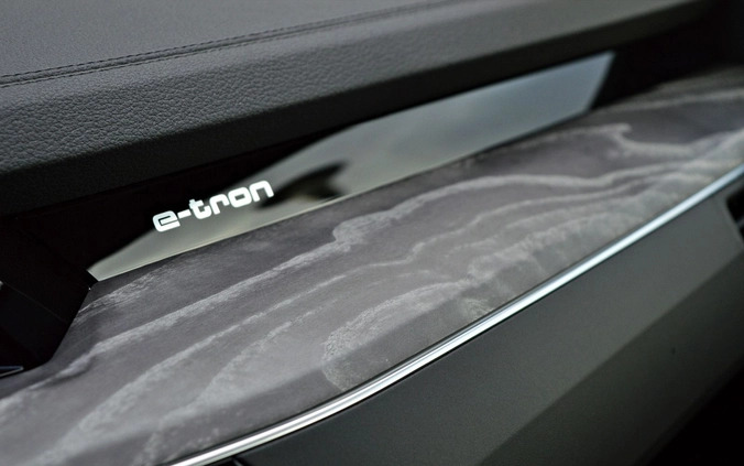 Audi e-tron cena 299900 przebieg: 8000, rok produkcji 2023 z Leśnica małe 781